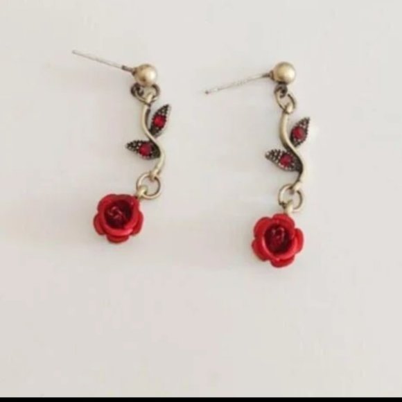 Beautiful Betsey Johnson Rose Necklace, Bracelet Earring Set - Picture 3 of 4